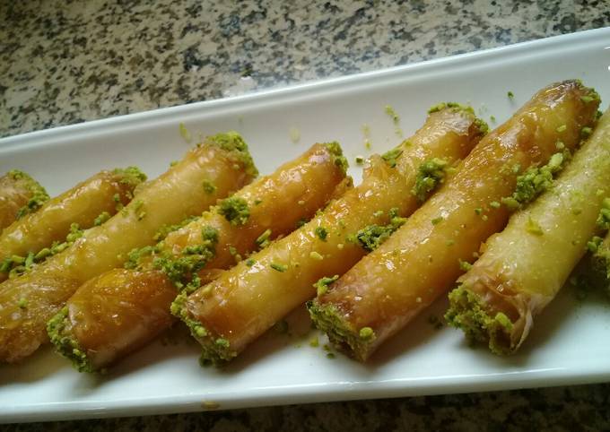 Steps to Make Super Quick Homemade Baklava Rolls