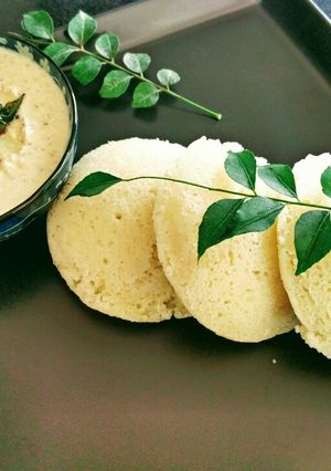 A picture of Rava Idlis With Coconut Chutney.