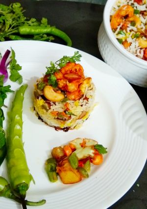 A picture of Shahi Awadhi Gobhi  Biryani.