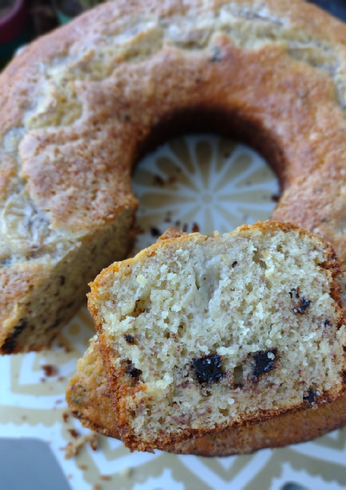 Una foto de Budín húmedo de banana y chip de chocolate