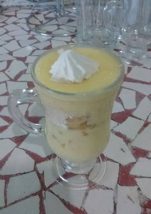 Una foto de Postre con frutas por dentro!