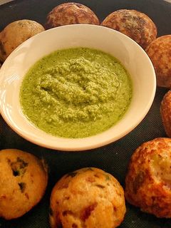 इन्संट रवा आप्पे (instant rava appe recipe in marathi) रेसिपी चे मुख्य फोटो