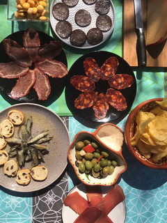 Una foto de Un aperitivo especial, al sol. Con tapas ricas