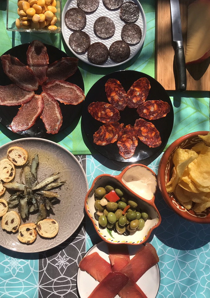 Una foto de Un aperitivo especial, al sol. Con tapas ricas