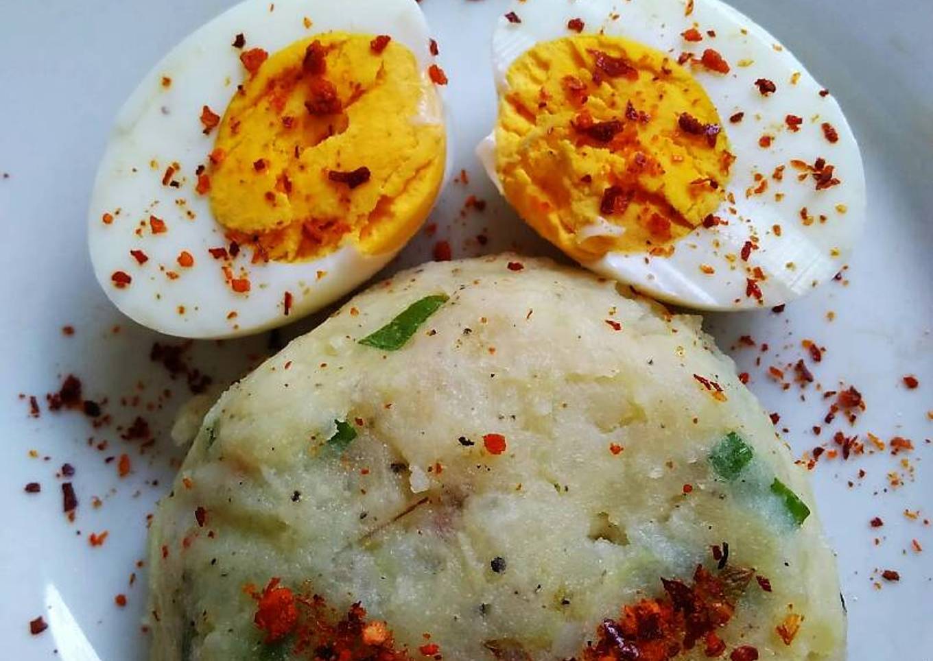 Mashed potato with boiled egg