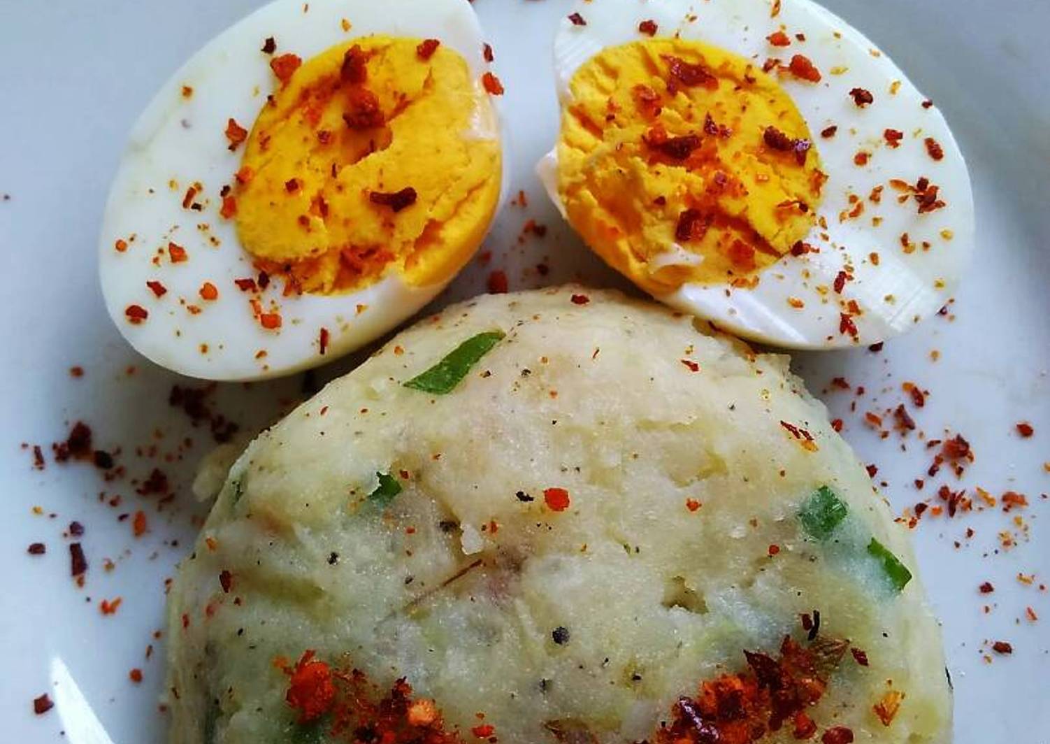 Resep Mashed potato with boiled egg oleh Alia Rusli Hasbi - Cookpad