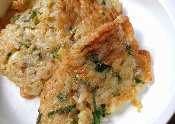 Langkah Mudah untuk Menyiapkan Omelet Nasi dan Bayam Anti Gagal