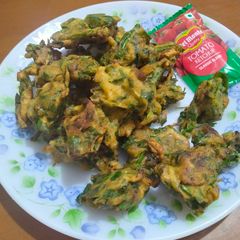 Kaju palak pakoda A picture of Kaju palak pakoda.