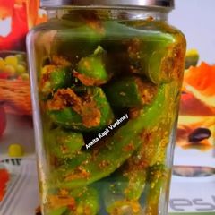 A picture of Green Chilli Pickle.