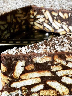 A picture of Chocolate Biscuit Cake.