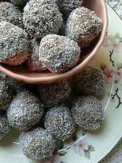 Una foto de Cocadas de Garbanzos con Cacao y Maní