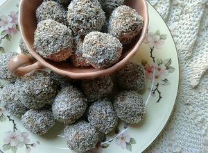 Una foto de Cocadas de Garbanzos con Cacao y Maní