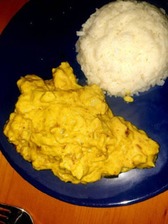Una foto de Pollo al curry a mi manera con arroz basmati