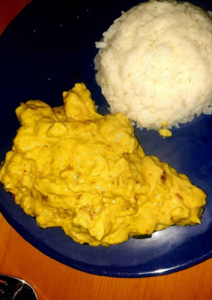 Una foto de Pollo al curry a mi manera con arroz basmati