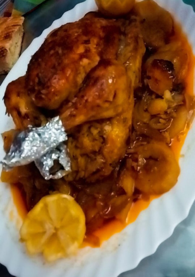 صورة لوصفة دجاجة محمرة في الفرن بتتبيلة روعة محشية أرز🤤😋
