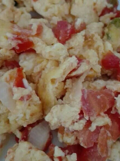 Una foto de ☀Desayuno: huevos a la Mexicana 🍳🇲🇽