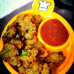A picture of Bread Pakoray 😋😋😋.