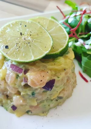 Une photo de ※ Tartare de saumon avocat mangue ※