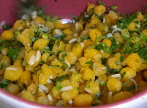 Una foto de Ensalada de mote maíz 🥗