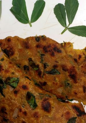 A picture of Methi Thepla.