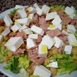 Ensalada de garbanzos, queso fresco y atún