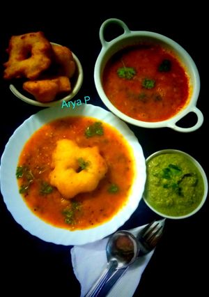 मेदू वडा सांबार चटनी(medu vada samber chutney recipe in hindi) रेसिपी मुख्य फोटो