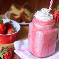 A picture of Strawberry smoothie.