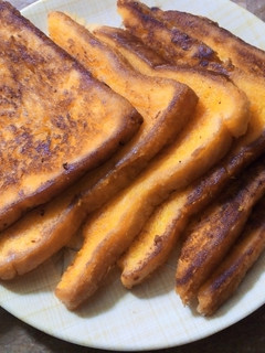 A picture of French Toast.
