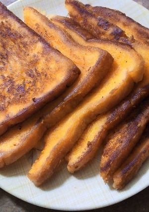 A picture of French Toast.