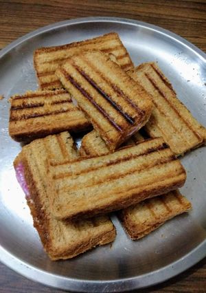 दही के सेन्डविच (Dahi ke sandwich recipe in Hindi) रेसिपी मुख्य फोटो