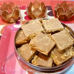 A picture of Jaggery Besan Fudge.