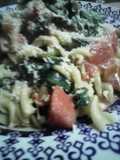 Pasta a la margarita (espinaca, tomate, ajito)