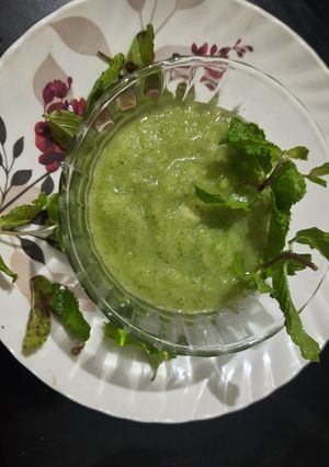 चटपटीत कैरी पुदिना चटणी (Kairi Pudina Chutney Recipe In Marathi) रेसिपी चे मुख्य फोटो 
