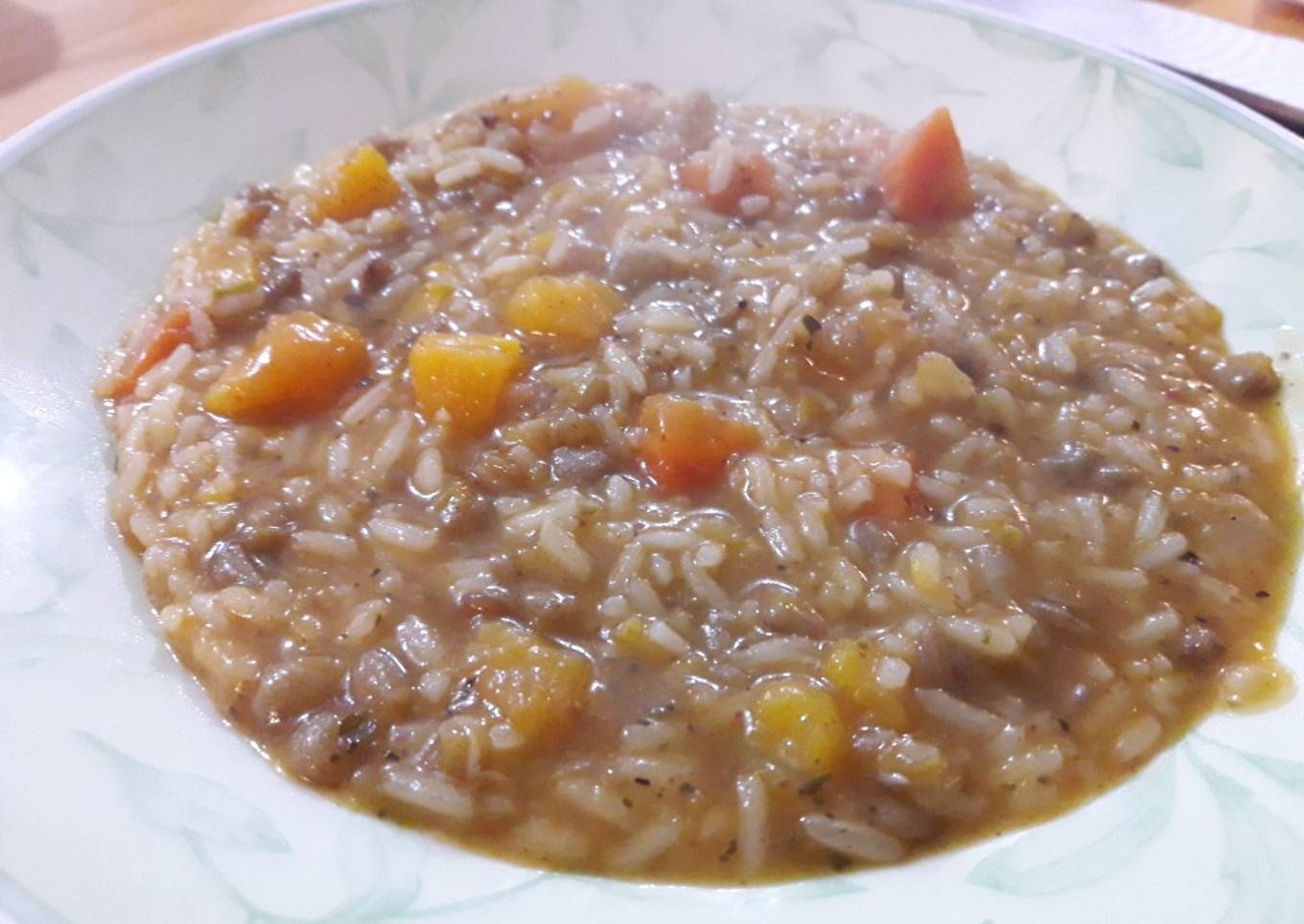 Guiso de verduras, arroz y lentejas sin salsa de tomate