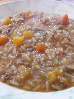 Una foto de Guiso de verduras, arroz y lentejas sin salsa de tomate