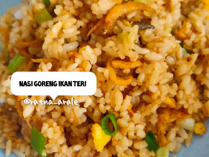 Standar Resep bikin Nasi goreng ikan teri dijamin gurih