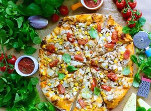 Zdjęcie przepisu Pizza jaglana z sosem z passaty pomidorowej.