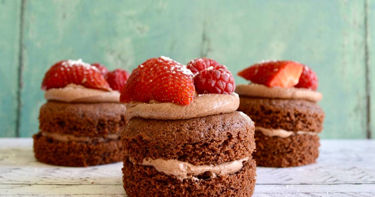 Mini Double Chocolate Berry Cakes Recipe By Fiona Free From Favourites Cookpad