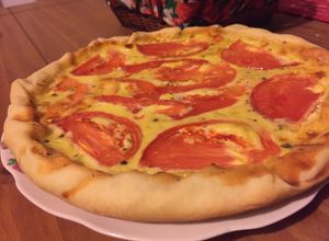 Una foto de Tarta de tomate, cebolla y queso