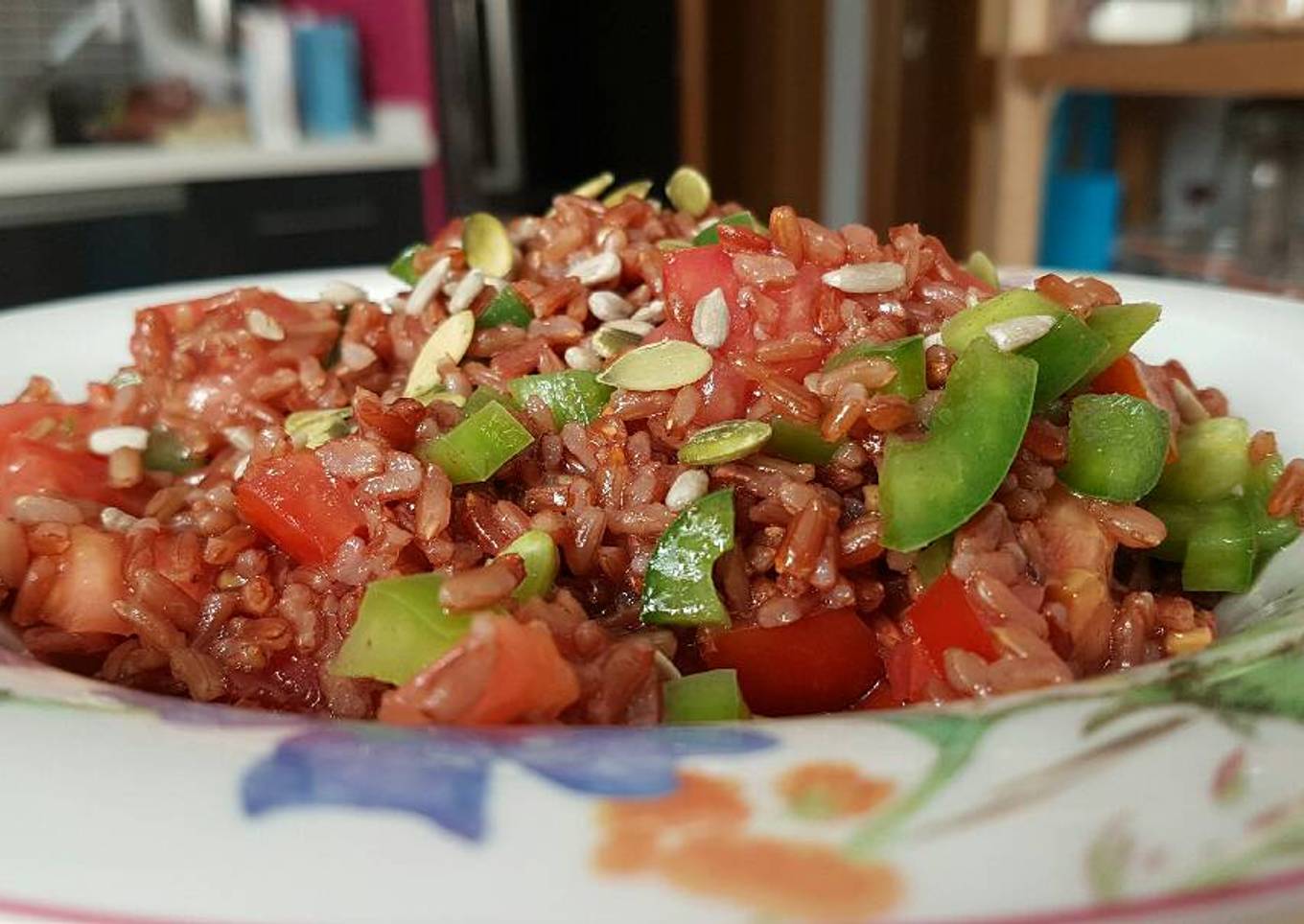 Ensalada de arroz rojo y pimiento verde