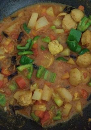 A picture of Mixed vegetable curry.