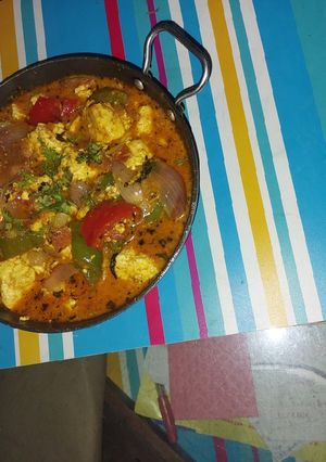 A picture of Capsicum paneer gravy.