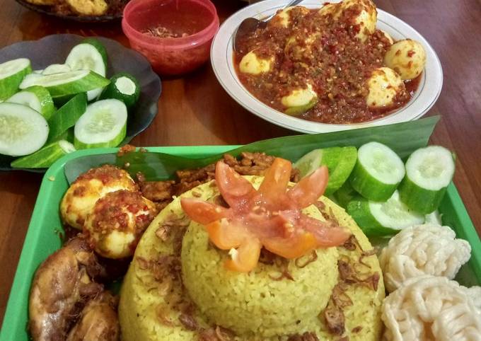 Resep Nasi Kuning Gurih Oleh Rena Helsa - Cookpad