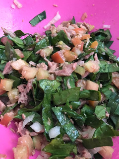 Una foto de Ensalada de atún y espinaca