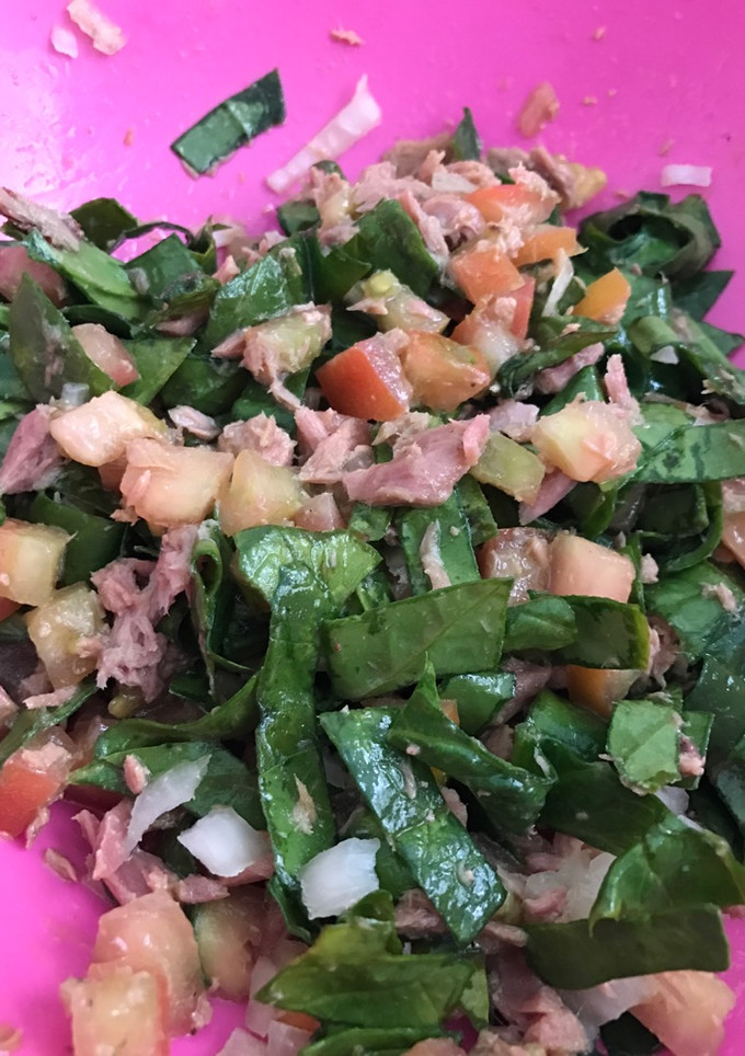 Una foto de Ensalada de atún y espinaca