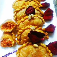 A picture of Carrots Halwa Stuffed Gujiya.