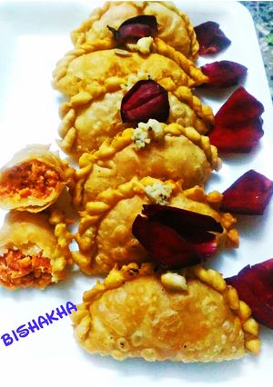 A picture of Carrots Halwa Stuffed Gujiya.