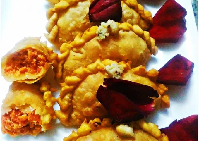 Carrots Halwa Stuffed Gujiya