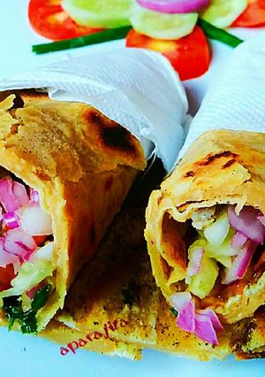 A picture of Chinese Egg noodles kathi roll.