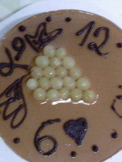 Foto principal de Tarta de chocolate blanco, queso y uvas